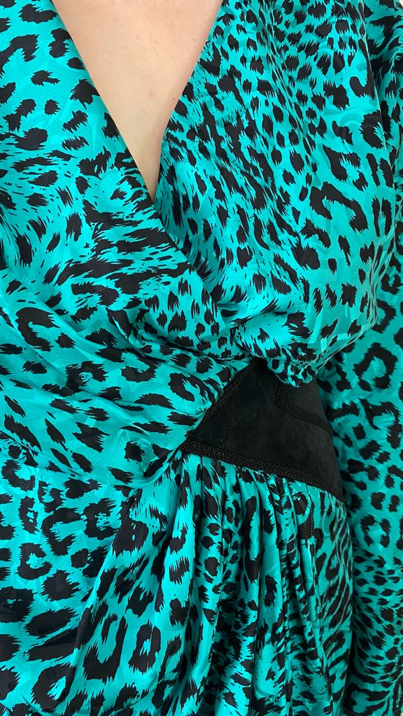 Photo of Robe léopard turquoise vintage en soie